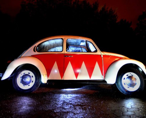 VW Käfer bei Nacht